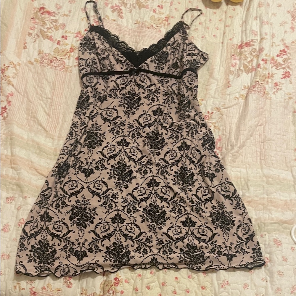 Gilligan & O'Malley black and cream flora night dress